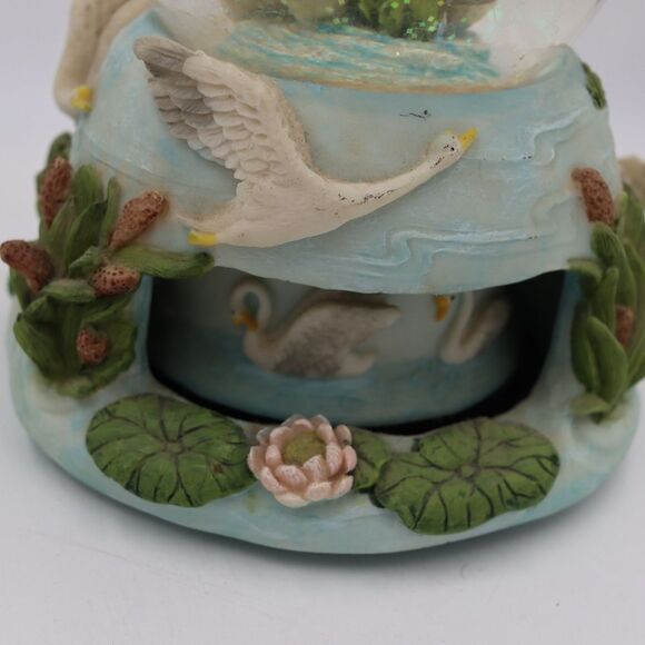 Sanyo Swans Spinning Water Globe Music Box Vintage - Picture 3 of 12
